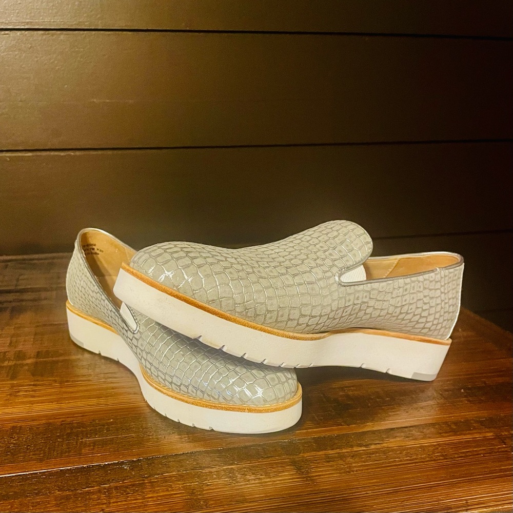 Johnston Murphy (NEVER WORN)